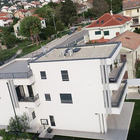 Apartmani Le-Lu Kaštela Exterior foto